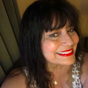 Meet your Posher, Caroline